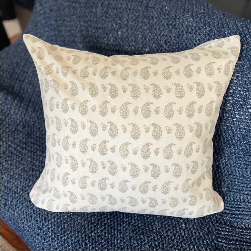 1 Pottery Barn ELORA FLORAL PRINT PILLOW COVER 24" Linen Neutral Orange Green PB - Picture 6 of 8